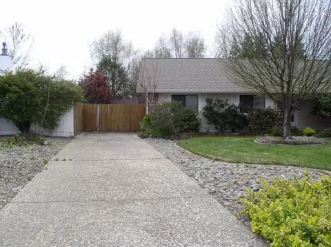 2035 Kildare Dr, Redding, CA 96001 photo 3