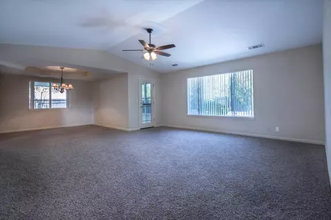 3140 Sunglow Dr, Redding, CA 96001 photo 2
