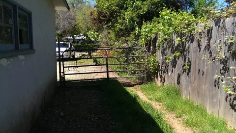 5521 Elm Ln, Redding, CA 96001 photo 6
