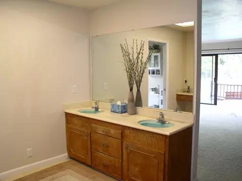 1430 Carter Way, Redding, CA 96002 photo 17