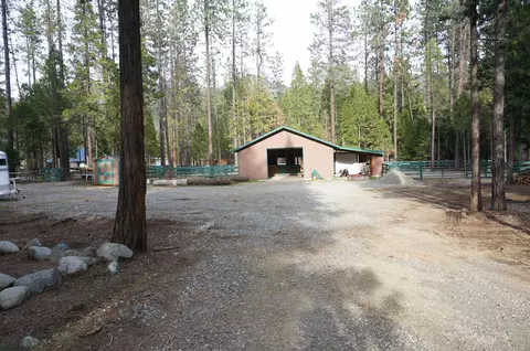 390 430 S Derrick Flat Rd, Coffee Creek, CA 96091 photo 3