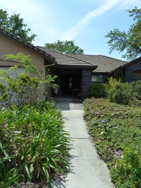 3879 Andes Dr, Redding, CA 96001 photo 2