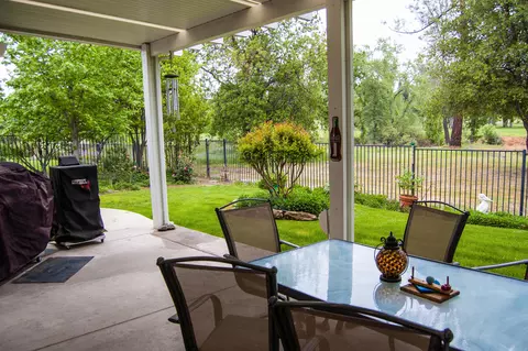1607 Spanish Bay Dr, Redding, CA 96003 photo 21