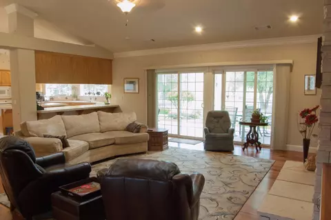 1607 Spanish Bay Dr, Redding, CA 96003 photo 5