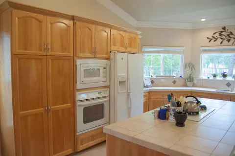 1607 Spanish Bay Dr, Redding, CA 96003 photo 7