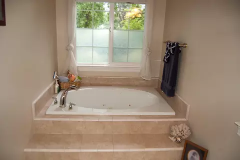 1607 Spanish Bay Dr, Redding, CA 96003 photo 12