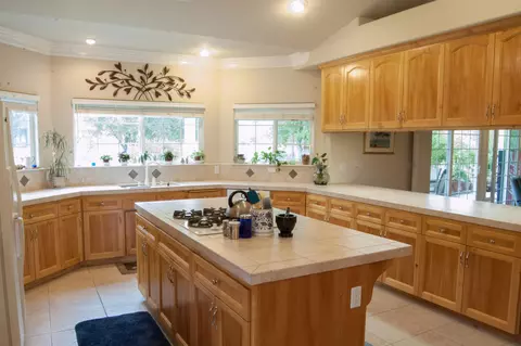 1607 Spanish Bay Dr, Redding, CA 96003 photo 8