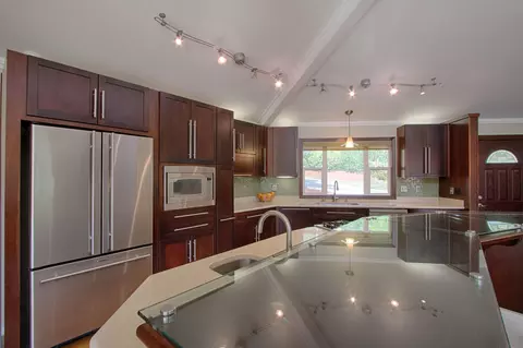 10161 Victoria Dr, Redding, CA 96001 photo 5