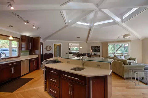 10161 Victoria Dr, Redding, CA 96001 photo 1