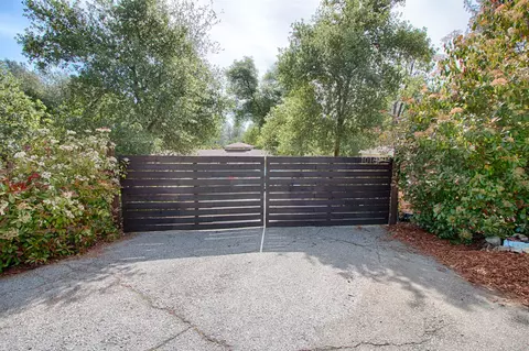 10161 Victoria Dr, Redding, CA 96001 photo 3
