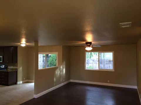 354 Ellis St, Redding, CA 96001 photo 4