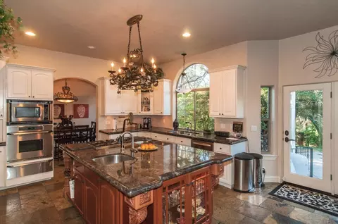 3742 Sunlight Ct, Redding, CA 96001 photo 9