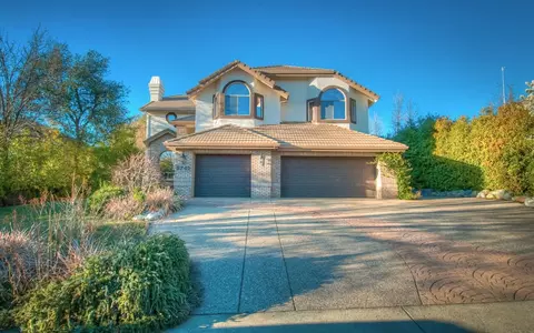 3742 Sunlight Ct, Redding, CA 96001 photo 2