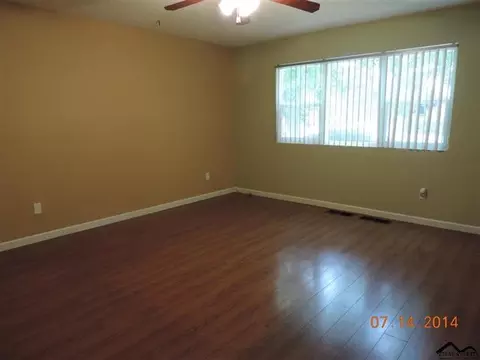 2410 Oriole Dr, Red Bluff, CA 96080 photo 2