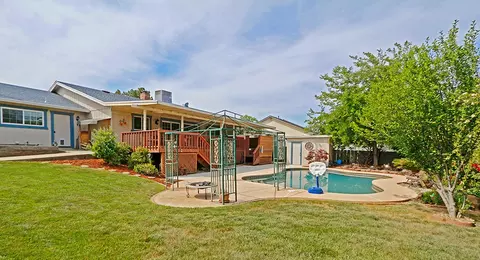 622 Collyer Dr, Redding, CA 96003 photo 3