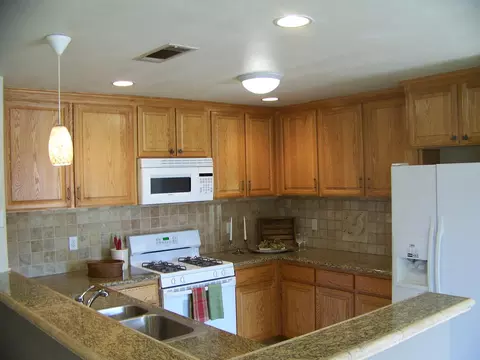 837 Tanglewood Dr, Redding, CA 96003 photo 2