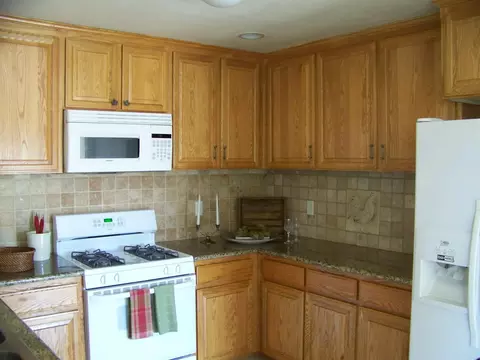 837 Tanglewood Dr, Redding, CA 96003 photo 3