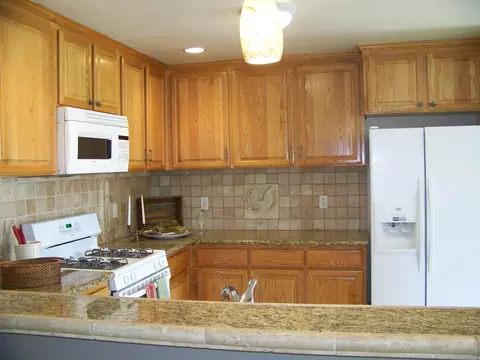 837 Tanglewood Dr, Redding, CA 96003 photo 4