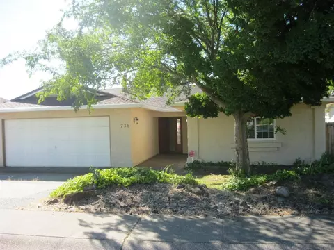 736 Teakwood Dr, Redding, CA 96003 photo 2