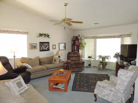 1495 Hominy Way, Redding, CA 96003 photo 2