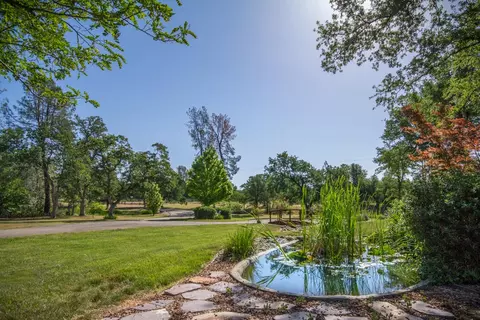 13242 Pala Mesa Cir, Redding, CA 96003 photo 2