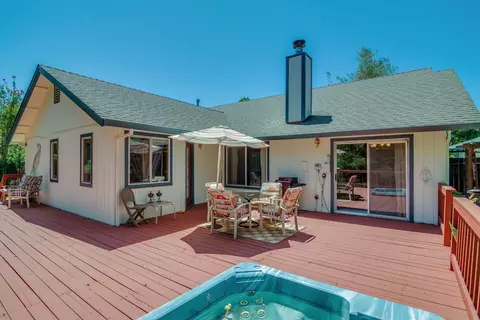 582 Martinique Cir, Redding, CA 96003 photo 28