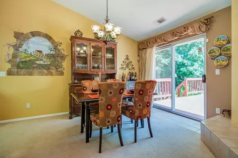 582 Martinique Cir, Redding, CA 96003 photo 9