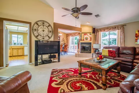 582 Martinique Cir, Redding, CA 96003 photo 5