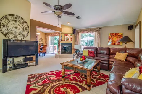 582 Martinique Cir, Redding, CA 96003 photo 6