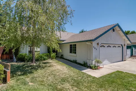 582 Martinique Cir, Redding, CA 96003 photo 3