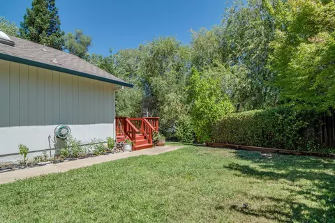 582 Martinique Cir, Redding, CA 96003 photo 24