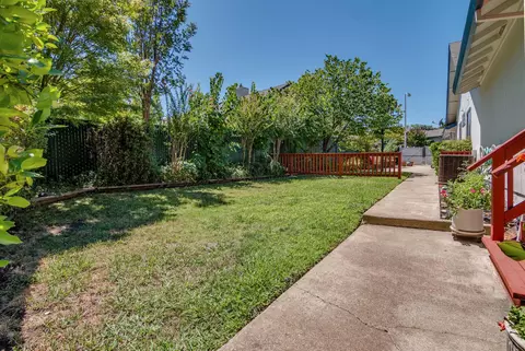 582 Martinique Cir, Redding, CA 96003 photo 23