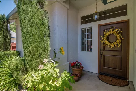 582 Martinique Cir, Redding, CA 96003 photo 1