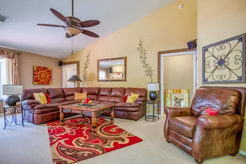 582 Martinique Cir, Redding, CA 96003 photo 4