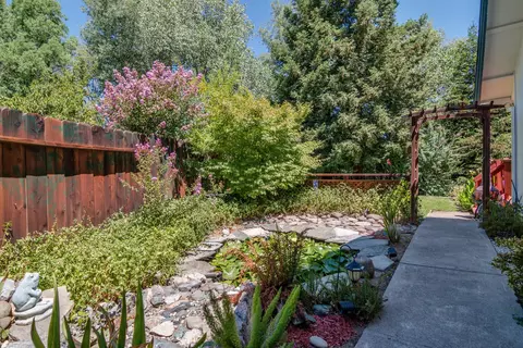 582 Martinique Cir, Redding, CA 96003 photo 22