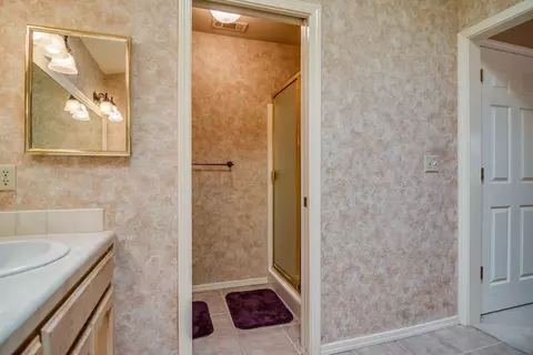 582 Martinique Cir, Redding, CA 96003 photo 18