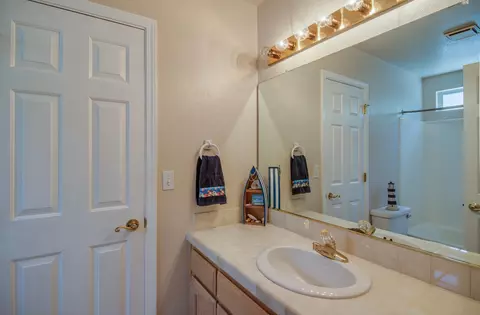 582 Martinique Cir, Redding, CA 96003 photo 13