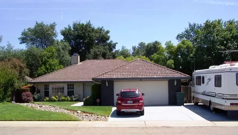 3685 Sunwood Dr, Redding, CA 96002 photo 2