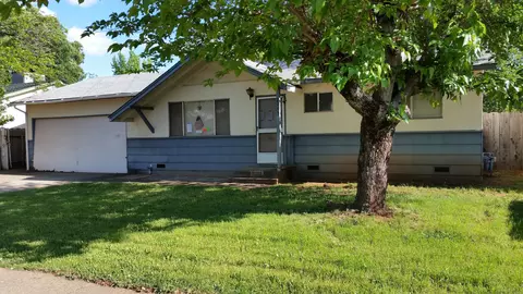 2093 Solar Way, Redding, CA 96002 photo 2
