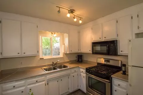 3970 Mercury Dr, Redding, CA 96002 photo 6