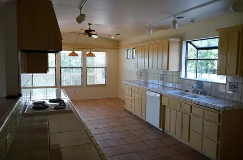 4177 Villa Dr, Redding, CA 96001 photo 5