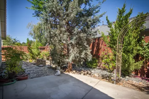 685 Mammoth Path, Redding, CA 96003 photo 2