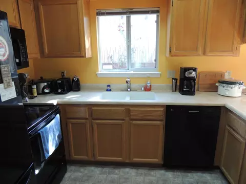 875 Jantail Ct, Redding, CA 96003 photo 11