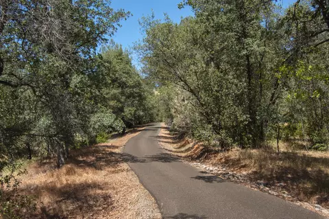 13595 Phaedra Ln, Redding, CA 96003 photo 3