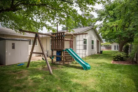 2075 Carpenter Ln, Redding, CA 96002 photo 19