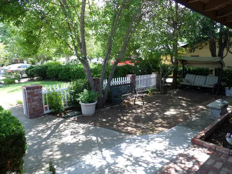 1111 Dominion Dr, Redding, CA 96002 photo 3