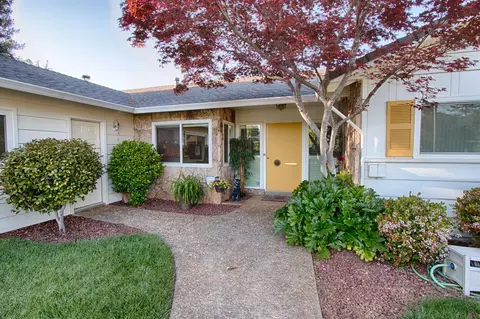 678 Gary Ct, Redding, CA 96002 photo 3