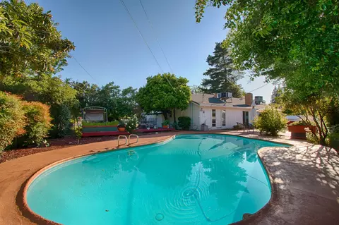 678 Gary Ct, Redding, CA 96002 photo 6