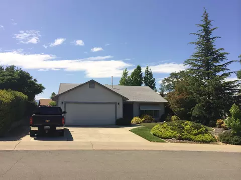 578 Hanland Ct, Redding, CA 96003 photo 2