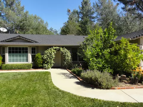 20040 Spyglass Ln, Redding, CA 96003 photo 2